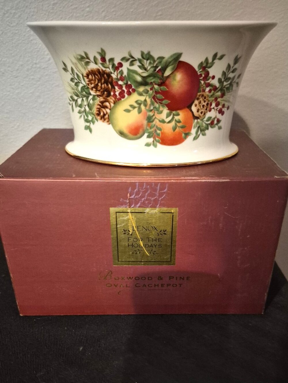 Leniox Williamsburg Boxwood & Pine Oval Cachepot